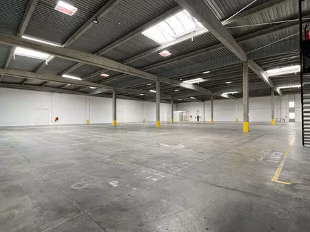 location commerce 12857 m² à corbas (69960)