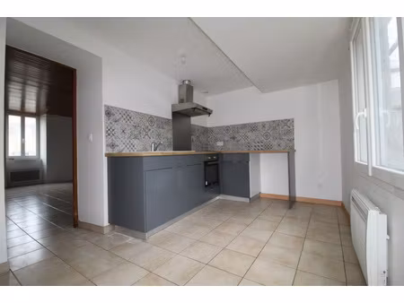 ensemble immobiler : t4 ; t2 local commercial et grange