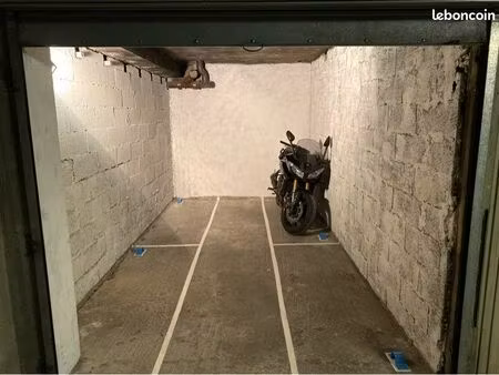 place pour moto - scooter dans box garage fermé nice st roch (06300)