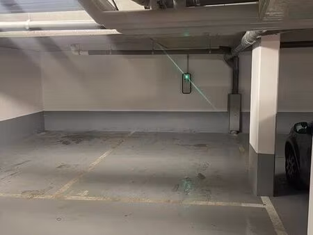 parking avec borne de recharge