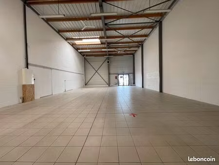 local commercial 200 m² hillion