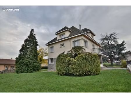 maison 11 pièces 226 m²