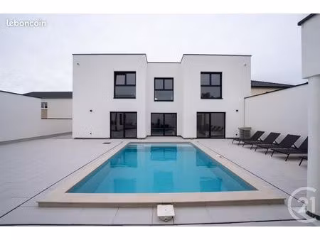 maison 8 pièces 218 m²