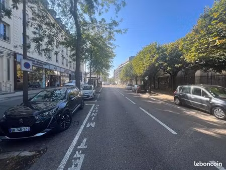 boutique 900 m² mantes la jolie