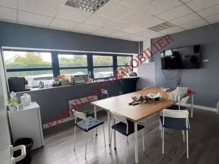 mondeville - a louer -ensemble de bureaux de 104 m²
