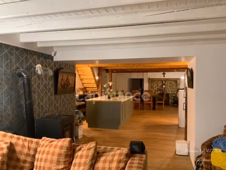 proche de noiretable maison en pierre renovee de 175 m2 avec sa grange de 150 m2 sur 1 ha 