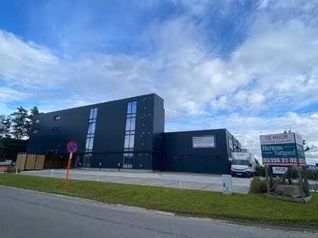 hoogwaardig gerenoveerde kantoorruimte te huur in temse