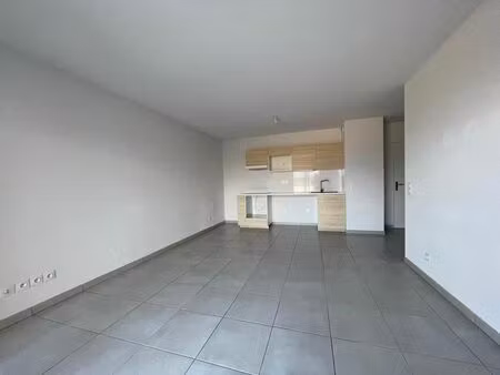 location appartement 2 pièces 57 m² à port-de-bouc (13110)