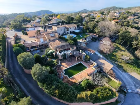 vente maison 12 pièces 225 m² à les adrets-de-l'esterel (83600)  620 000 €