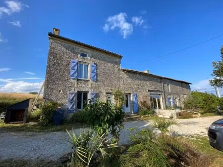 superbe vue pour cette maison pierre