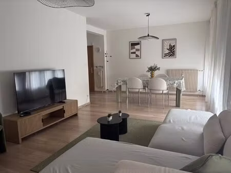 a 5 mn a pieds de la place de la republique  t5 renove avec garage   balcon et ascenseur