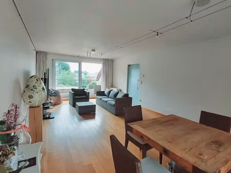 zeer verzorgd en ruim duplex-appartement met 2 slaapkamers  bureel  2 terrassen en aparte 