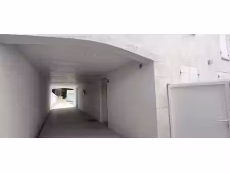 immeuble comportant deux maisons mytoyennes dont une louée à ...