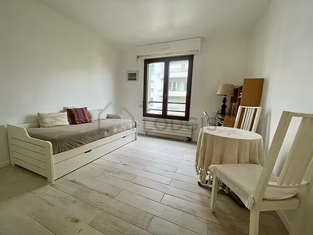 studio meublé avec ascenseur et concierge
