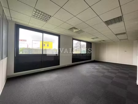 location bureau 340 m² à chassieu (69680)
