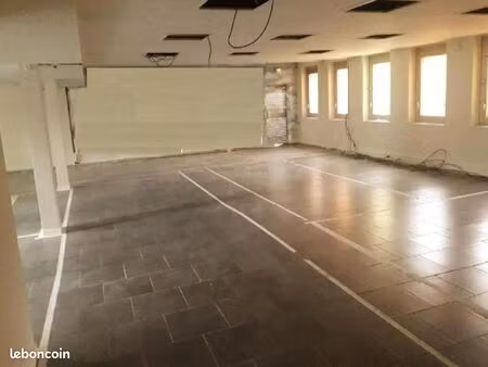 local bureaux  informatique 200 m²