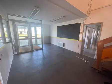 location bureau morlaix 675 m²