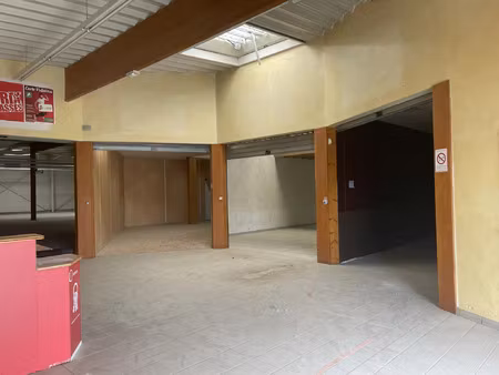 location commerce 70 m² à anneyron (26140)