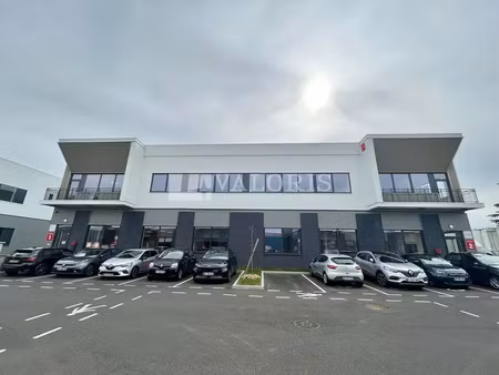 location commerce 529 m² à chassieu (69680)