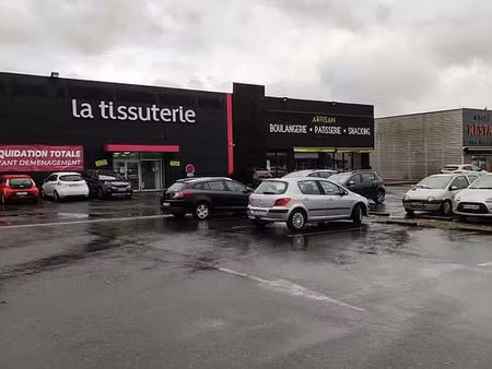 location commerce chauray 950 m²