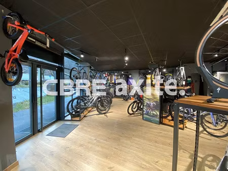 location commerce marnaz 207 m²
