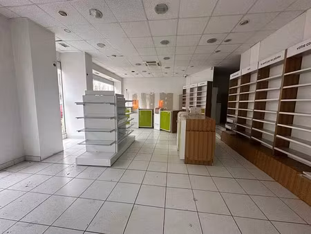 location commerce vivonne 247 m²