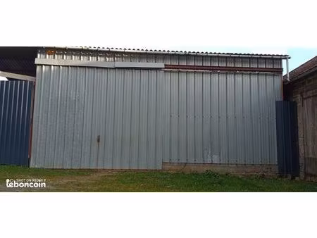 location hangar