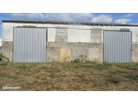 emplacement clos pour caravane  van ou autre stockage