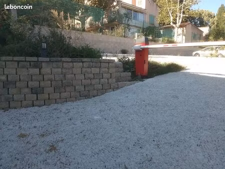 parking à lascours