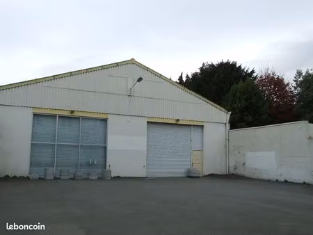 parking extérieur fermé à 800m gare sncf