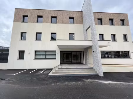 location locaux professionnels 20 m² à alata (20167)  889 €