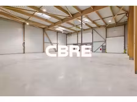 location local d'activités courtry 700 m²