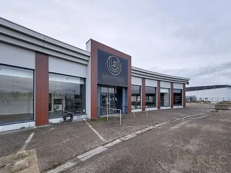 local commercial jouy aux arches 850 m2 - disponible de suite !