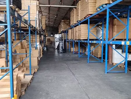location local d'activités la creche 4 143 m²