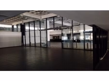 location local commercial