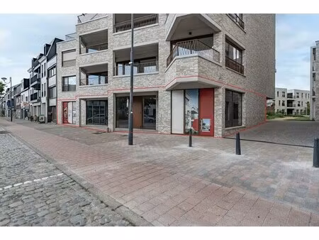 een knappe commerciële ruimte van +/- 280 m² in het centrum