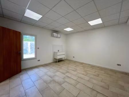 location locaux professionnels 35 m² à penta-di-casinca (20213)  nan €