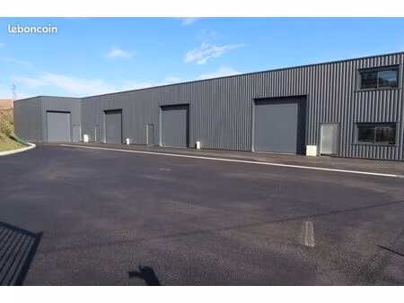 local 536 m²