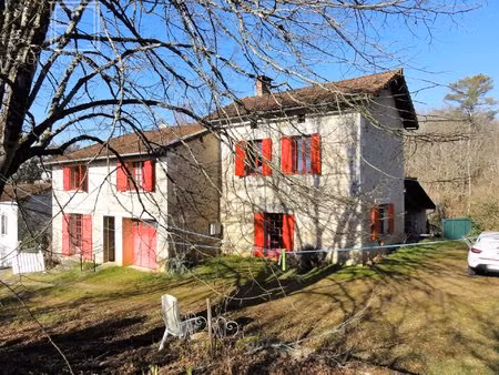 2 maisons en pierres avec 3.2 ha de terrain