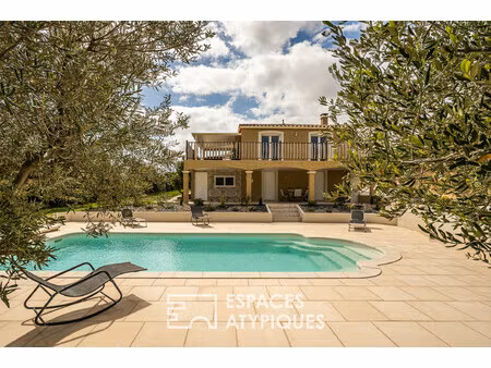 maison avec jardin et piscine dominant les corbières