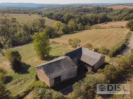 beau corps de ferme authentique avec grande grange sur 7000m².