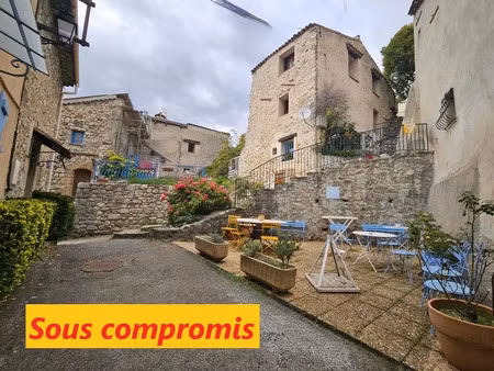 maison de village en pierre entièrement rénovée