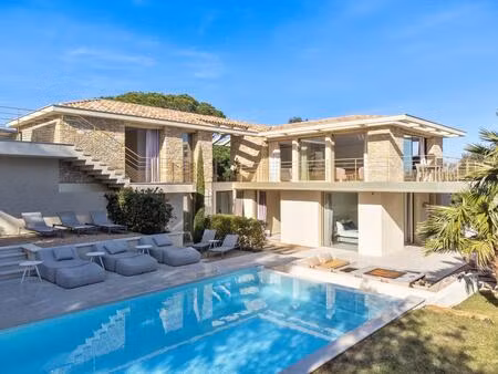 villa d'exception  récemment construite  située dans le parc des salins à saint-tropez...