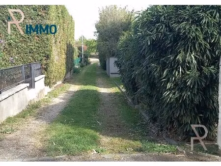 au bout de l'allée maison à rénover sur 13 ares