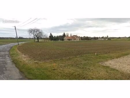 terrain de 912m² à marcay (37500)