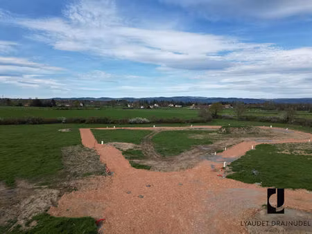 terrains à bâtir de 1 389 m2 dont 353 m2 constructibles