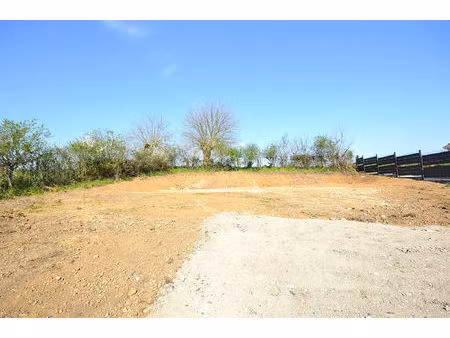 a vendre parcelle constructible viabilisée à morestel