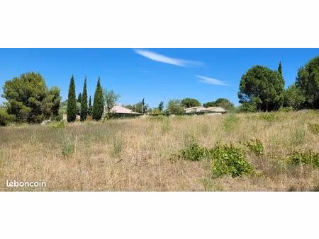 terrain constructible 857 m2 entièrement viabilisé et libre constructeur