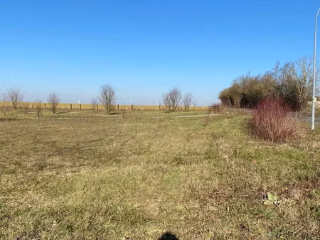 vente terrain 3366 m² à saint-jean-d'angély (17400)  192 600 €