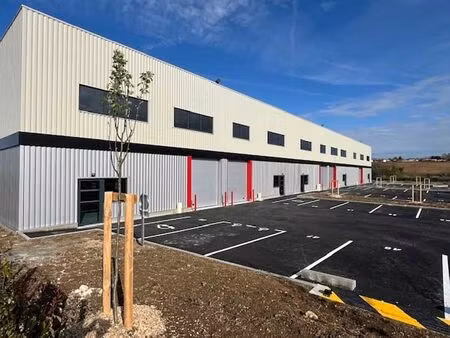 location local d'activités champniers 9 265 m²